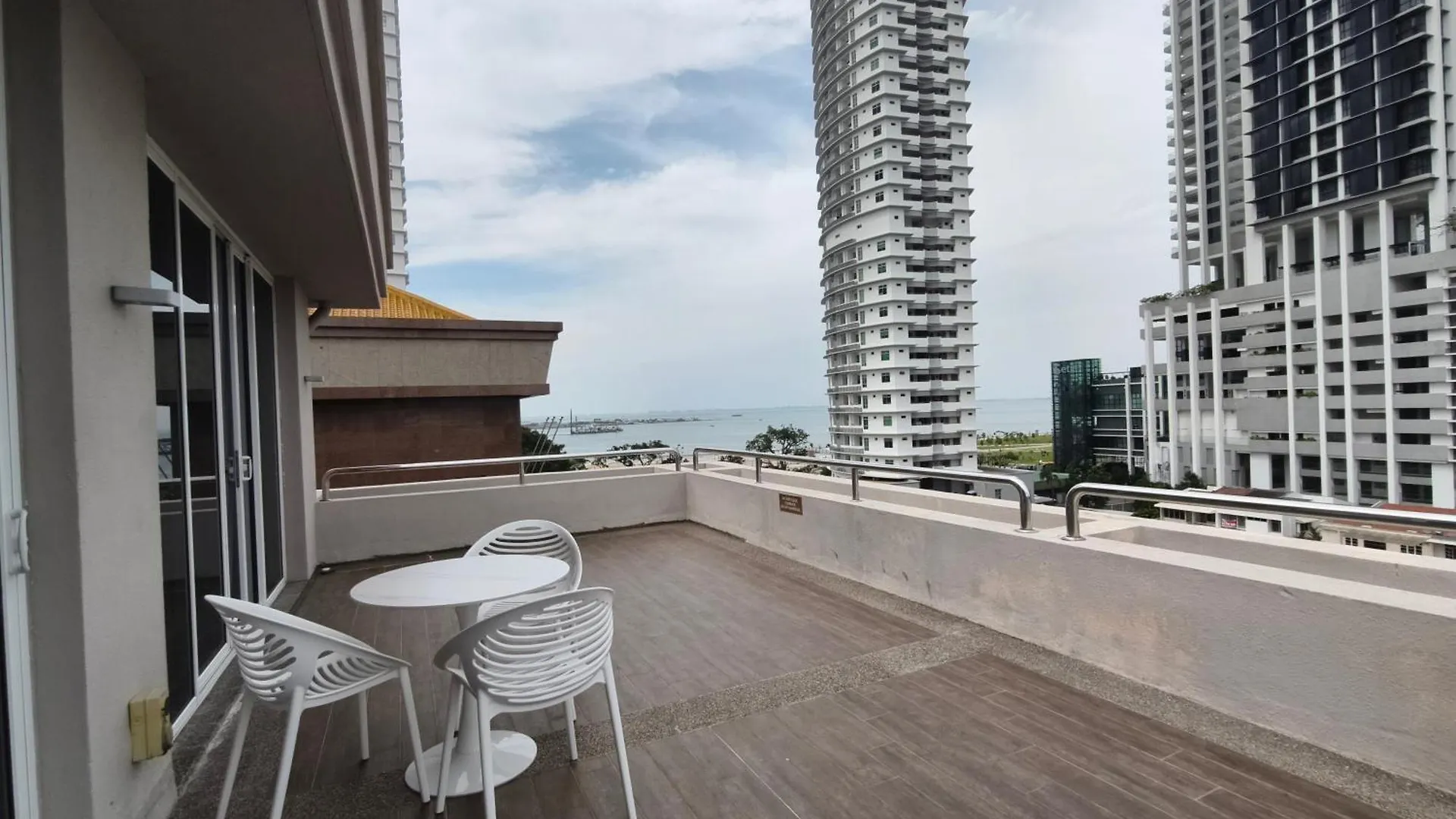 Apartament 3 Concordia @ Gurney George Town